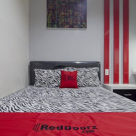 Reddoorz Near Lawang Sewu Hotel Semarang Kültér fotó