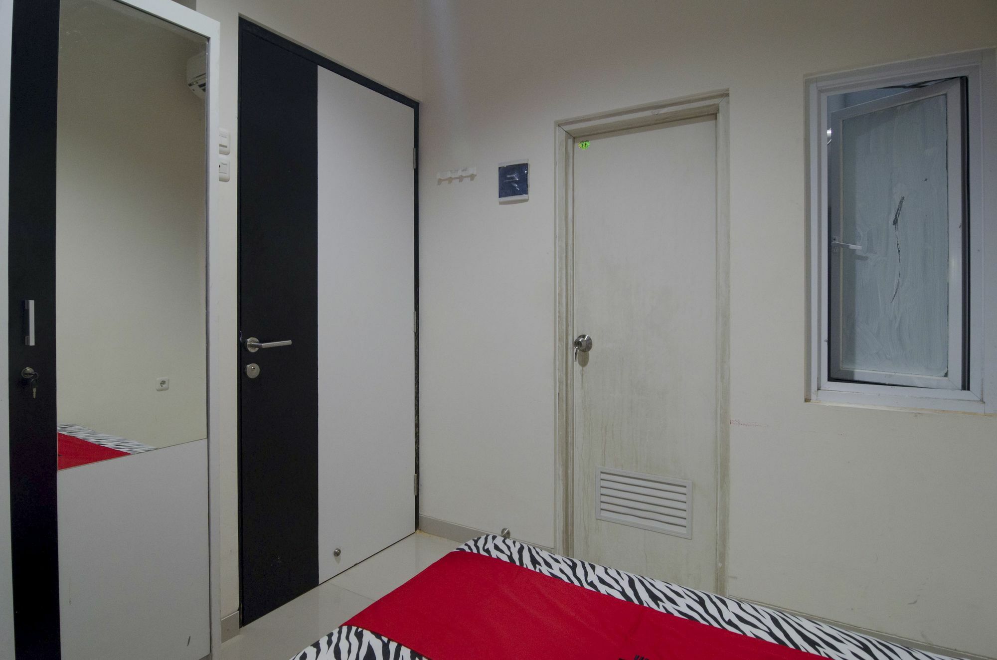 Reddoorz Near Lawang Sewu Hotel Semarang Kültér fotó