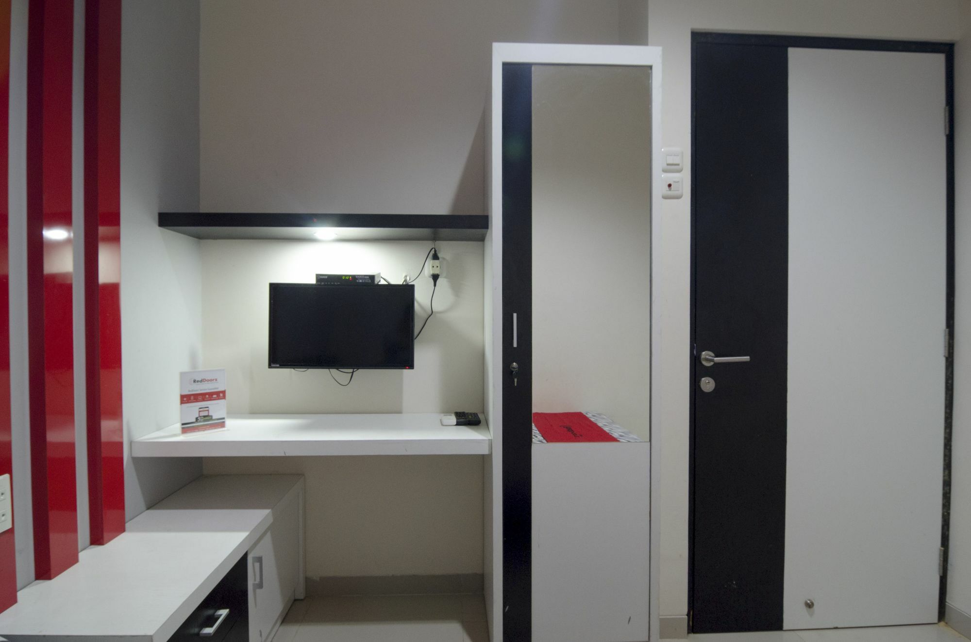 Reddoorz Near Lawang Sewu Hotel Semarang Kültér fotó